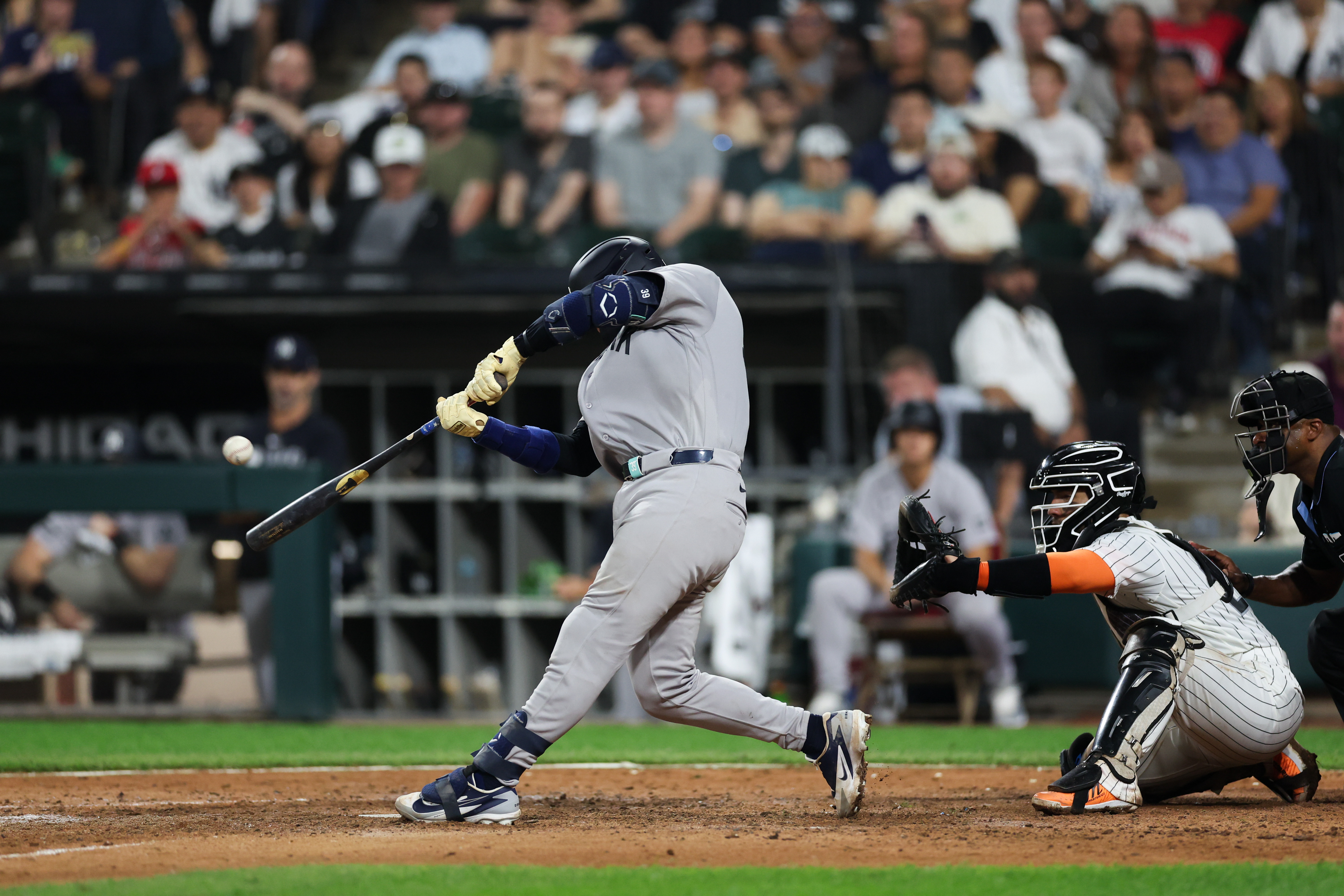 Yankees catcher Ali Sánchez (39) hits a three-run homer during the eighth inning against the White Sox at Rate Field July 27, 2026 in Chicago. (Armando L. Sanchez/Chicago Tribune)