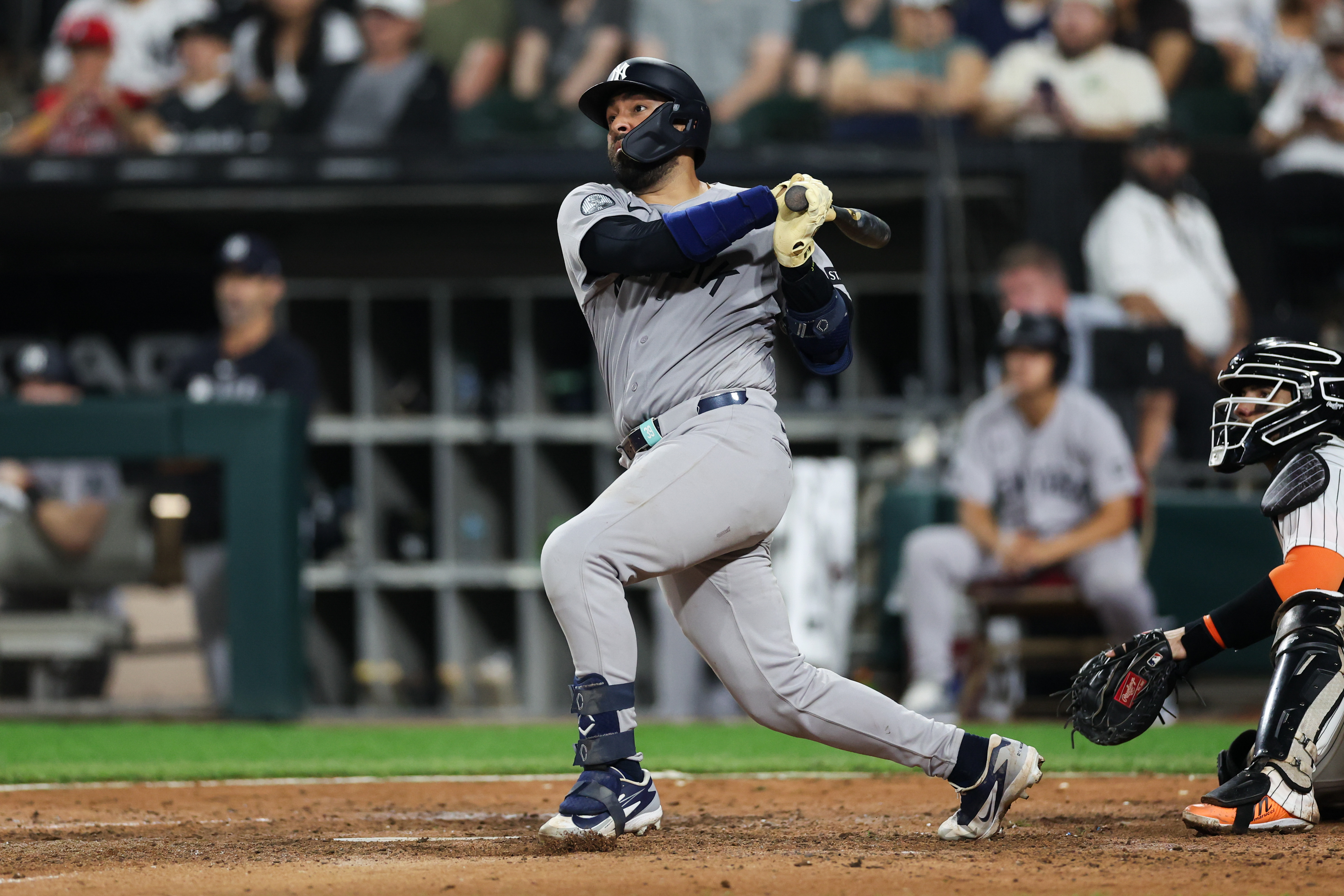 Yankees catcher Ali Sánchez (39) hits a three-run homer during the eighth inning against the White Sox at Rate Field July 27, 2026 in Chicago. (Armando L. Sanchez/Chicago Tribune)