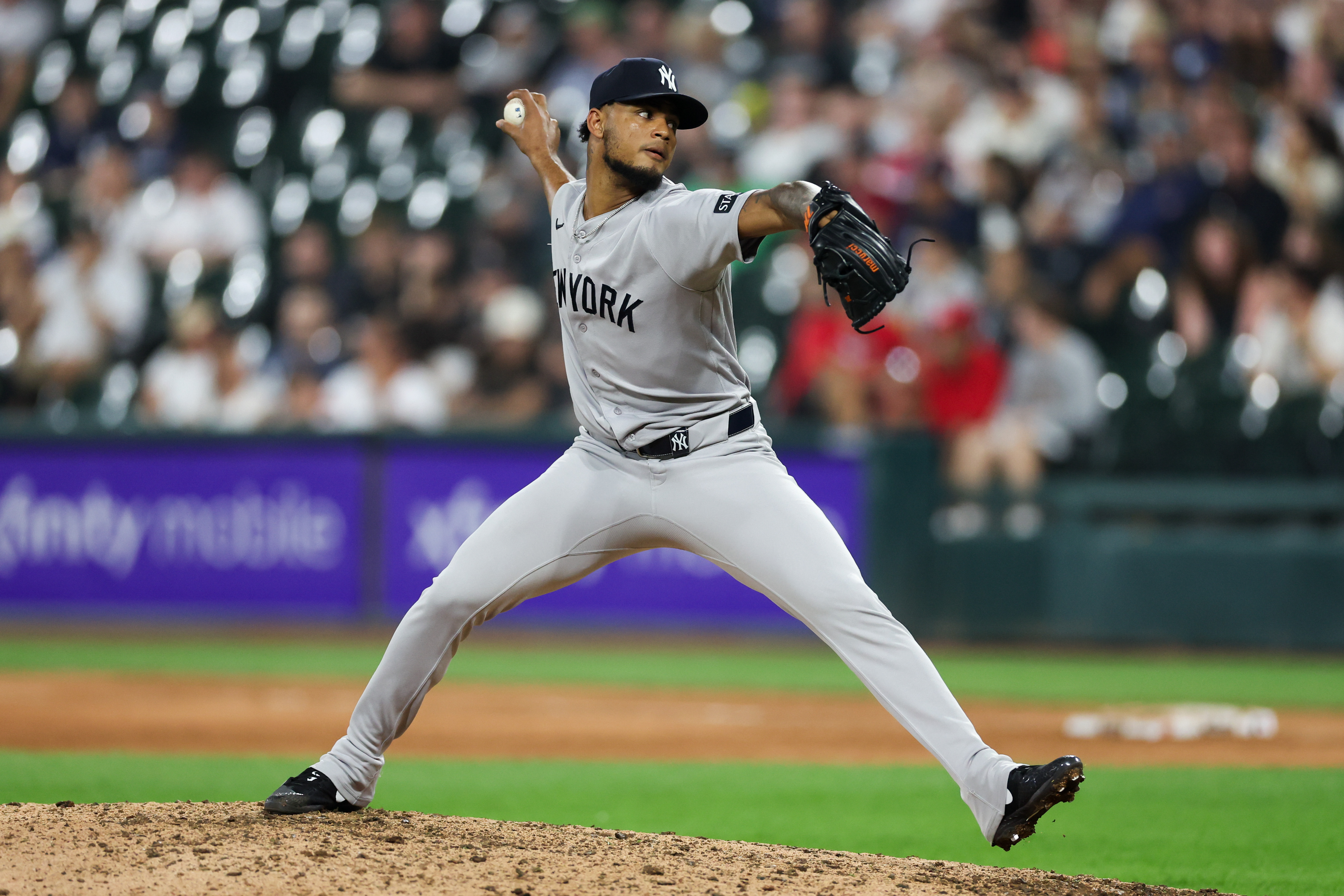 Yankees pitcher Camilo Doval (75) pitches during the ninth inning against the White Sox at Rate Field July 27, 2026 in Chicago. (Armando L. Sanchez/Chicago Tribune)