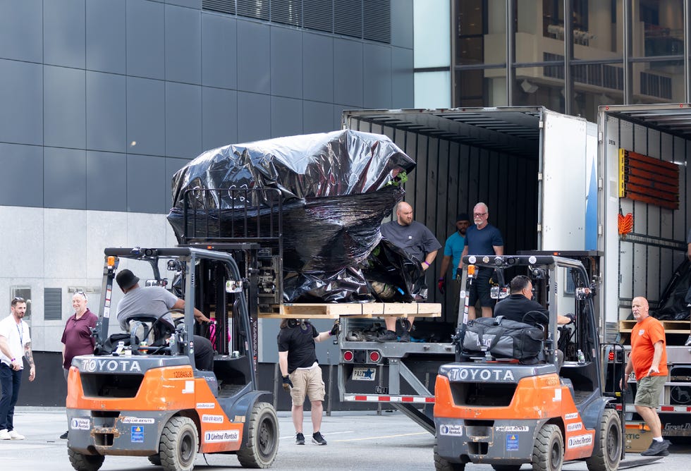 New York City Prepares For Rumored Taylor Swift And Travis Kelce Wedding - Sightings