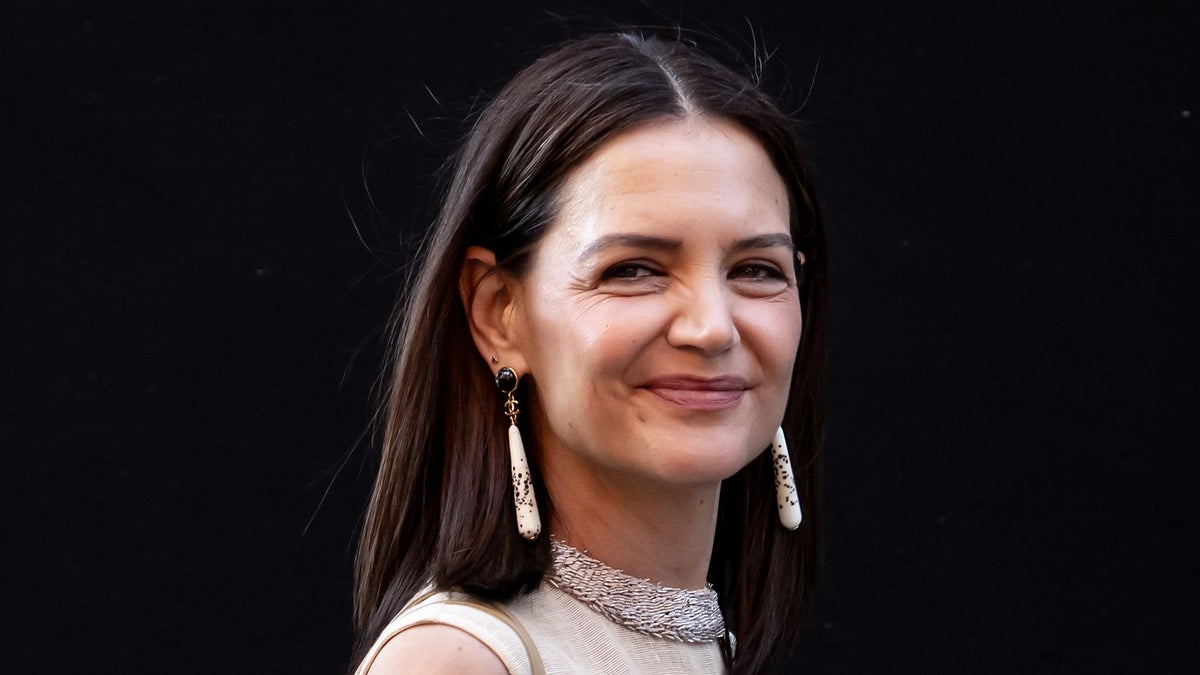 Katie Holmes steps out hand in hand with Jason Bard Yarmosky in her signature effortless New York style
