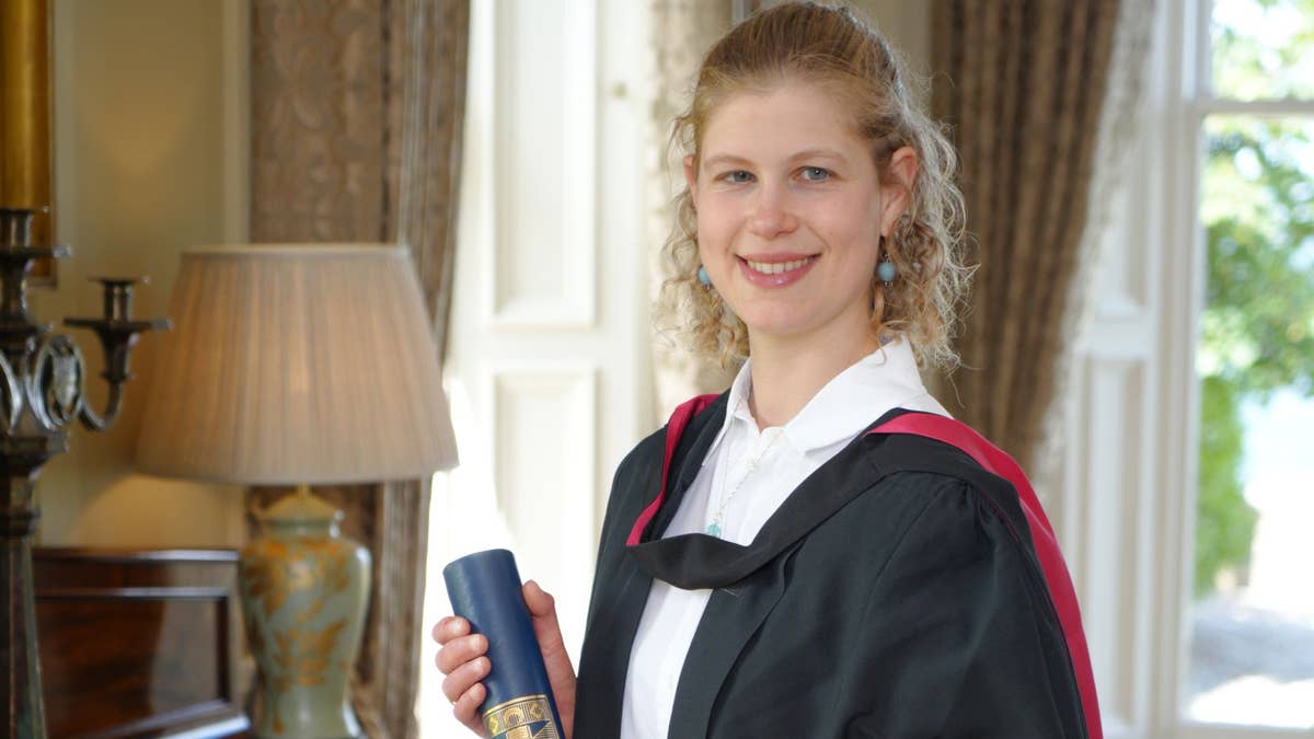 Lady Louise Windsor sparks comparison to surprising royal relative in her graduation photos