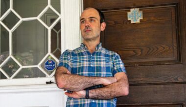 ICE officers warned a New York man after he sent a critical email to the agency’s chief. Now he’s suing