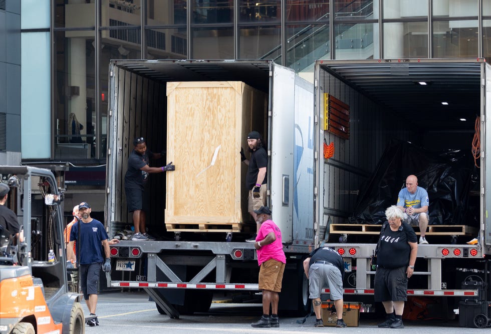 New York City Prepares For Rumored Taylor Swift And Travis Kelce Wedding - Sightings