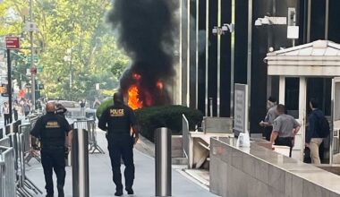 Video shows unfazed passersby during fiery attack on New York federal building by ex-soldier :: WRAL.com