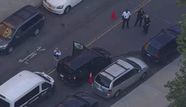 Brooklyn cab driver shot in face after crash, suspect on the run, NYPD says