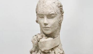 Mark Manders, Monument, 2024–25. Painted bronze, 84 ⅝ × 53 ⅛ × 55 ¼ inches. Courtesy the artist and Tanya Bonakdar Gallery, New York.
