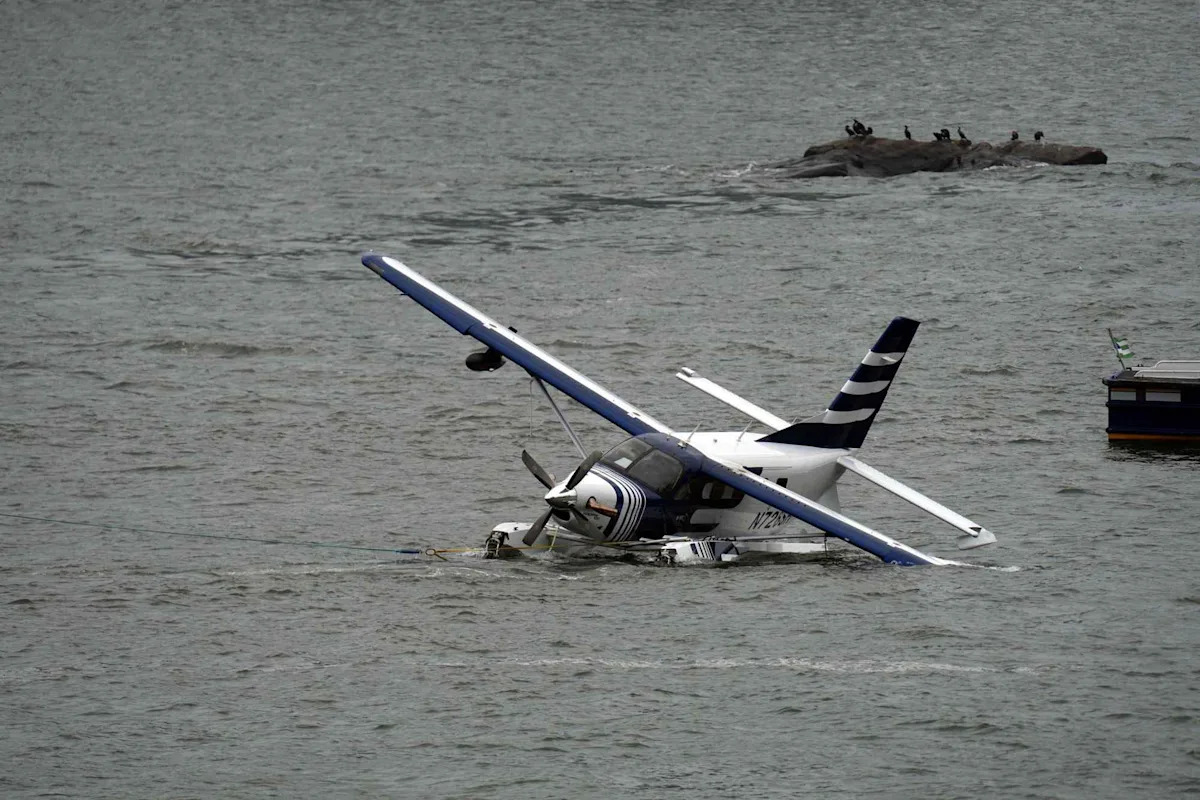 Small Plane Carrying 8 People from the Hamptons Crashes into N.Y.C.’s East River