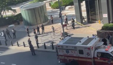 News 12 | Bronx | Video Shows Multiple Police Officers Fbi Agents Outside Federal Building In Manhattan