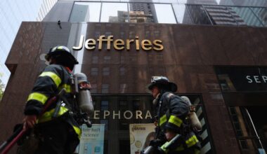 5 injured, Jefferies’ NYC offices evacuated as fire strikes restaurant