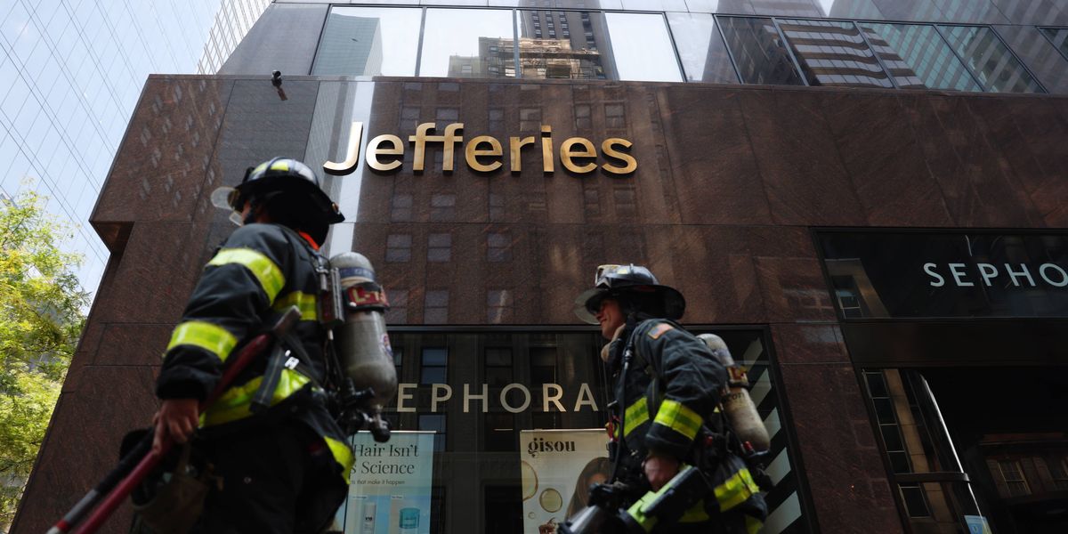 5 injured, Jefferies’ NYC offices evacuated as fire strikes restaurant