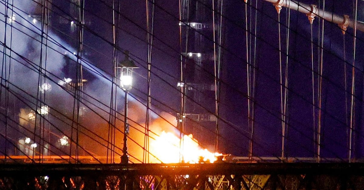 Brooklyn Bridge Fire During Macy’s Fourth of July Fireworks: Video Shows Flames, No Injuries Reported