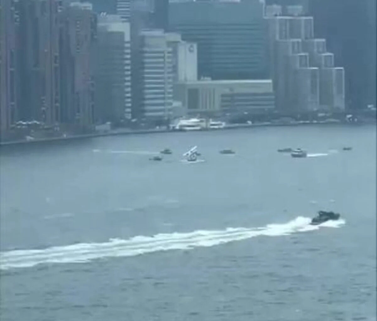 Moment plane carrying 10 crash lands in New York City’s East River