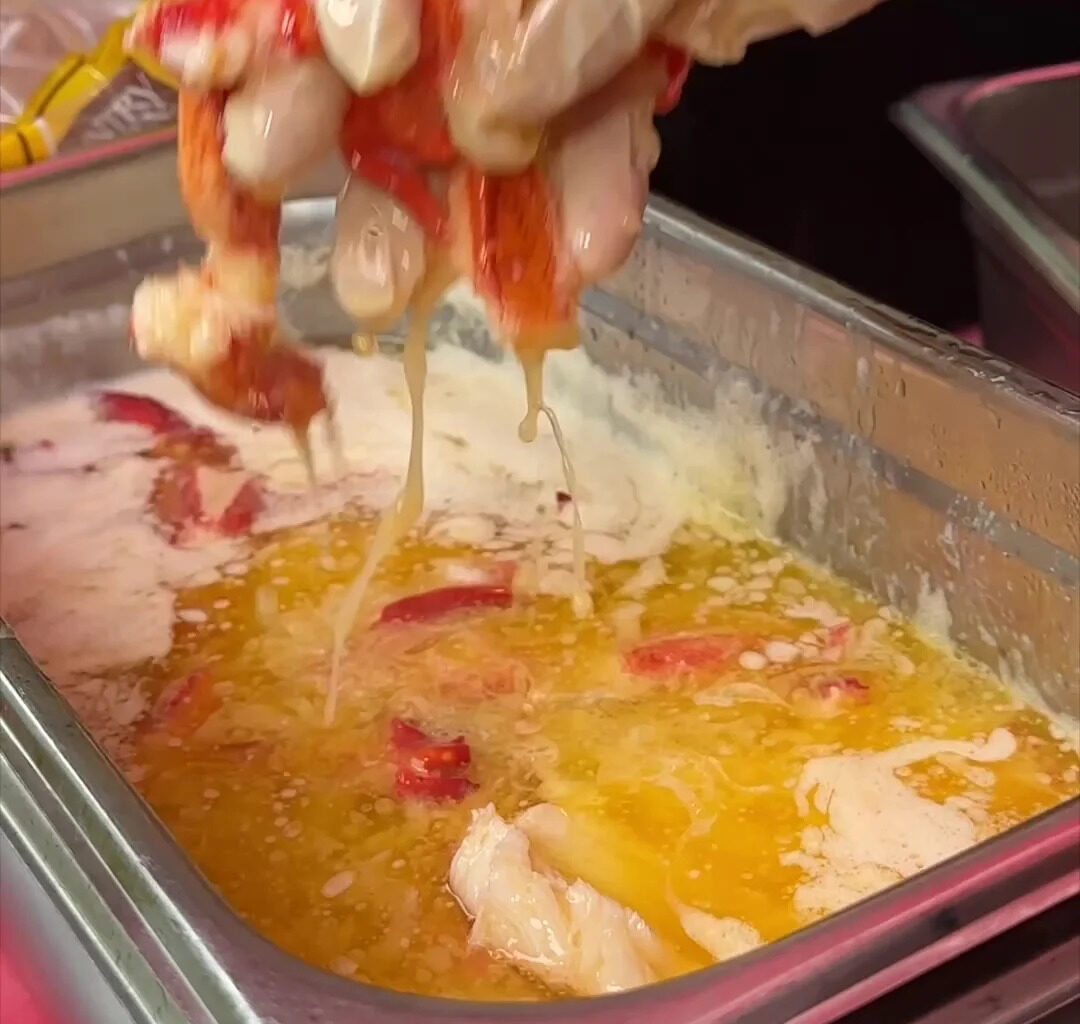 This NYC Spot Is Dunking Massive Lobster Claws In Pure Melted Butter, And The Results Are Unreal