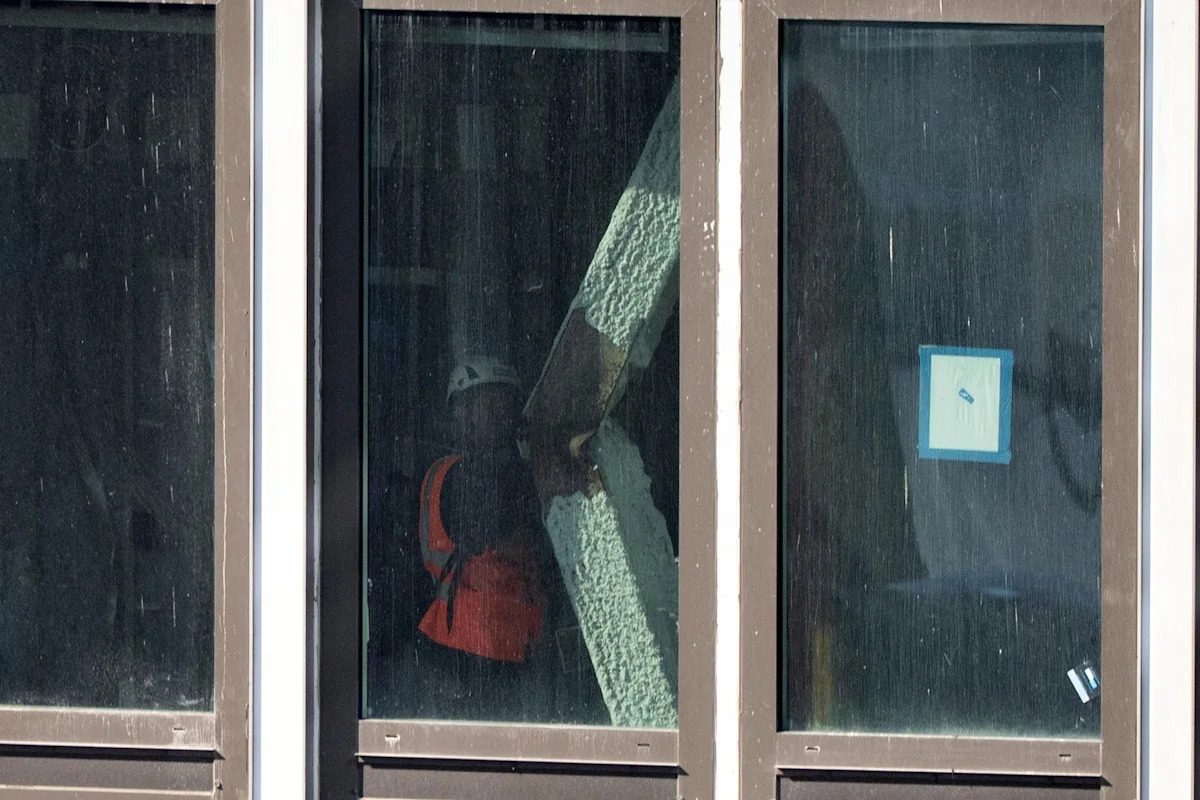Manhattan streets begin to reopen as crews stabilize compromised high-rise building