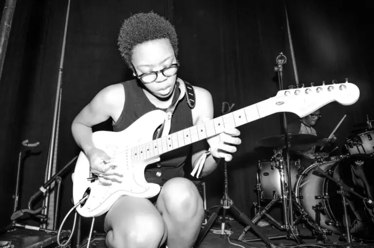 Brooklyn-based guitarist alana amore colvin
