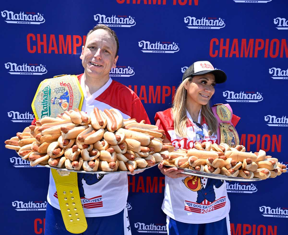 Chestnut, Sudo reclaim Nathan’s crowns in scorching Fourth of July frank-fest • Brooklyn Paper