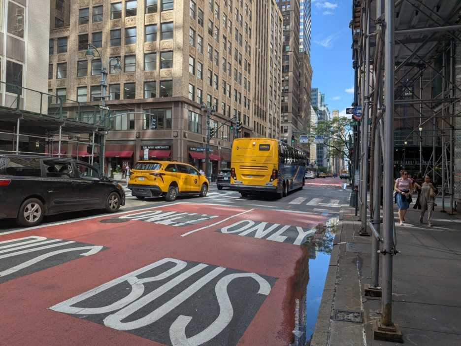 EXCLUSIVE: NYC completes work on Madison Avenue double bus lane, Lexington Avenue offset bus lane conversion