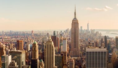 Collapse zone declared, buildings evacuated as Manhattan skyscraper starts to buckle