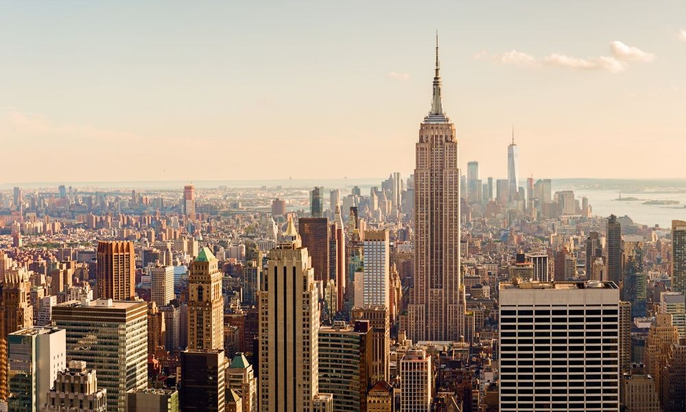 Collapse zone declared, buildings evacuated as Manhattan skyscraper starts to buckle