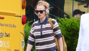 What does Julia Roberts listen to on her headphones when she's walking around New York City?