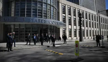 Brooklyn man pleads guilty to armed robbery of Brinks armored truck at St. Albans bank, making off with more than half-million in cash: Feds – QNS