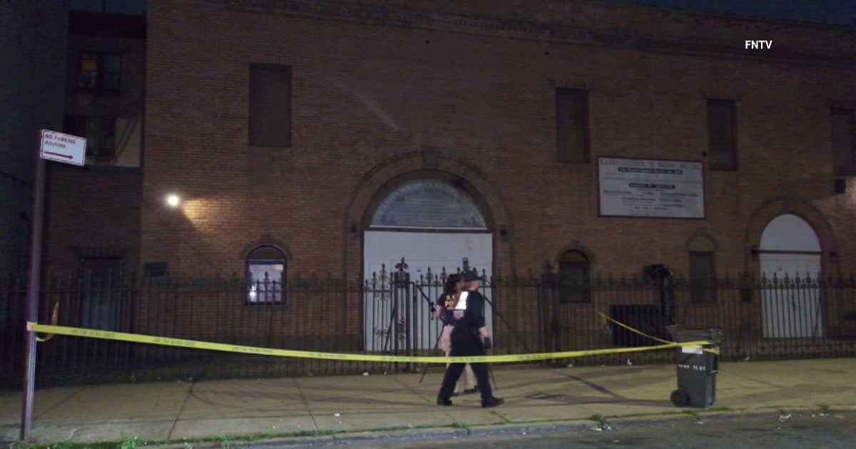 Man throws Molotov cocktails at church, Jehovah's Witness Kingdom Hall in Queens, NYPD says