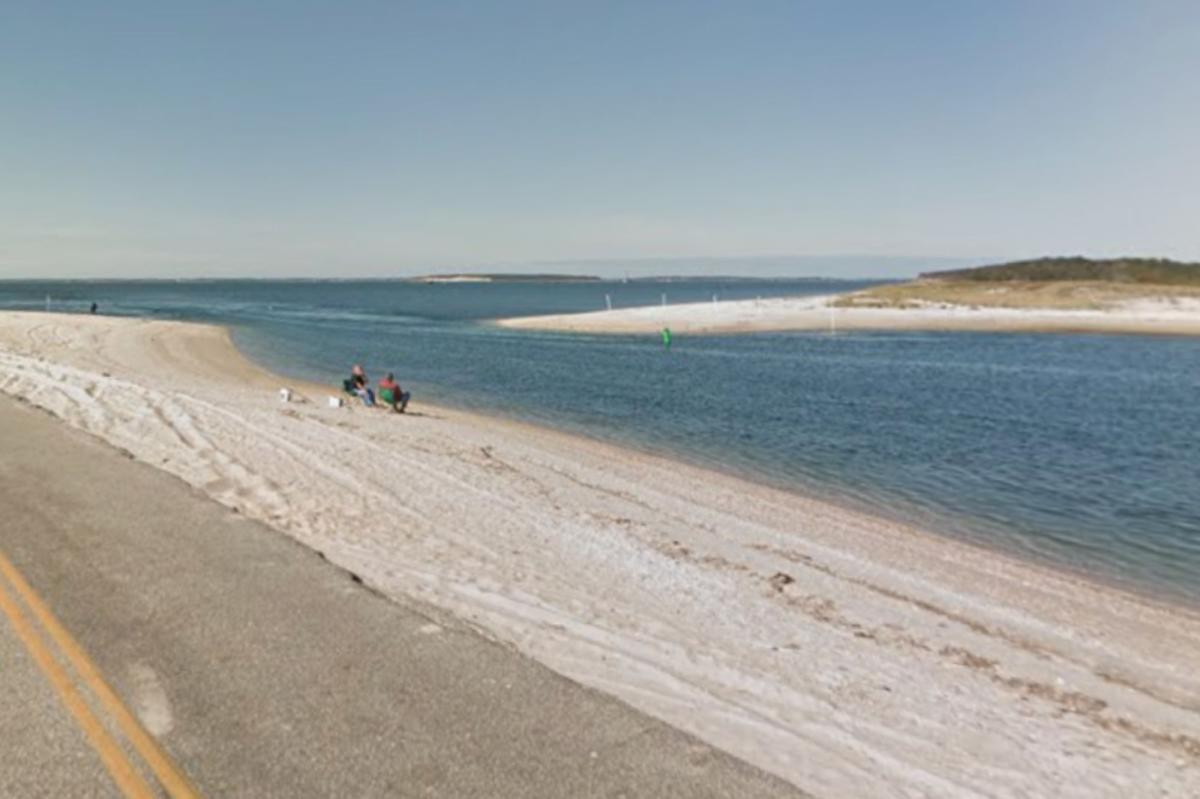 NYC girl, 6, dies in suspected drowning after being swept out by current in Hamptons