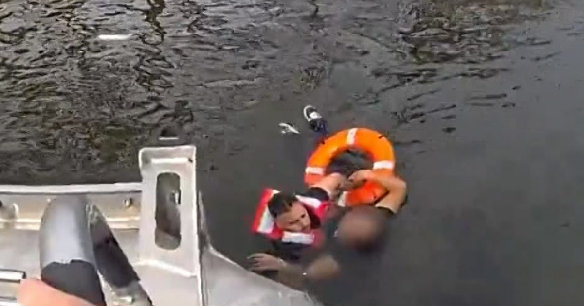 Body camera video shows NYPD officer dive into Newtown Creek in Queens to save drowning teen