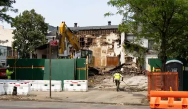 City pauses demolition of landmarked Bushwick church at last minute • Brooklyn Paper