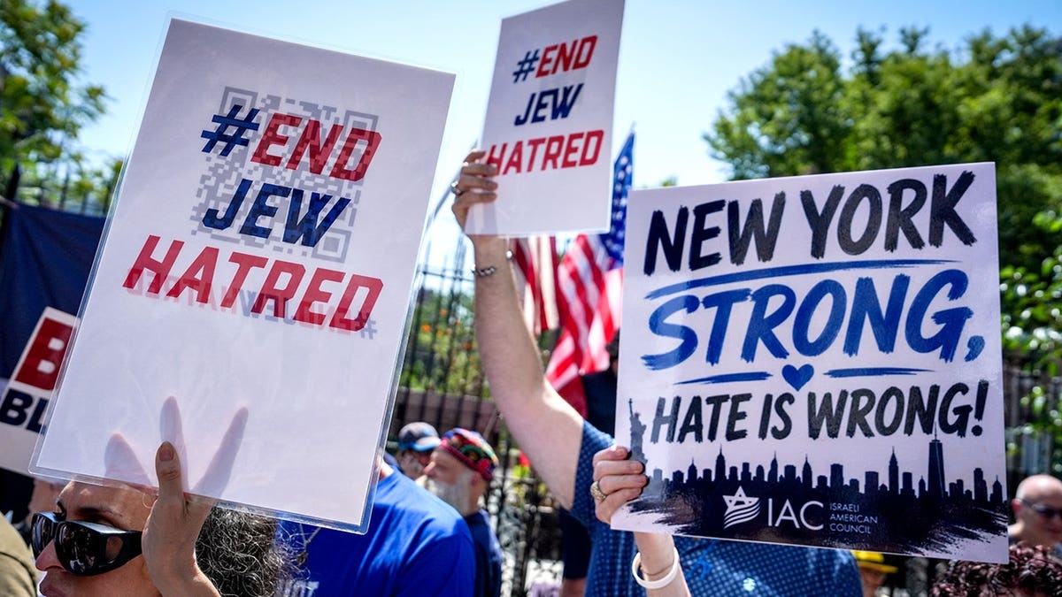 Pro-Israeli protesters hold signs at a rally opposing New York City Mayor Zohran Mamdani.