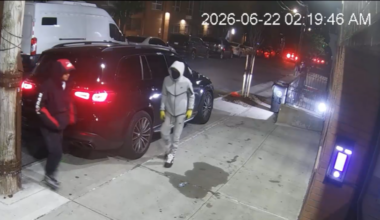 News 12 | Bronx | Gun Wielding Duo Gets Away With 36k Worth Of Jewelry In Robbery Spree Across The Bronx
