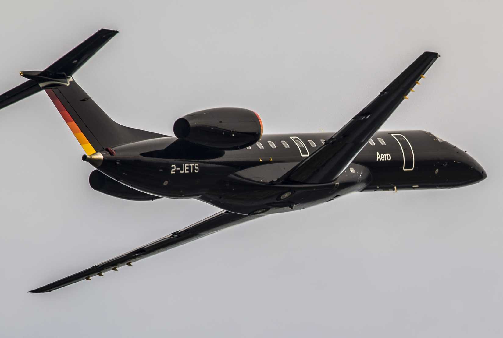 Aero Embraer ERJ-135 Climbing
