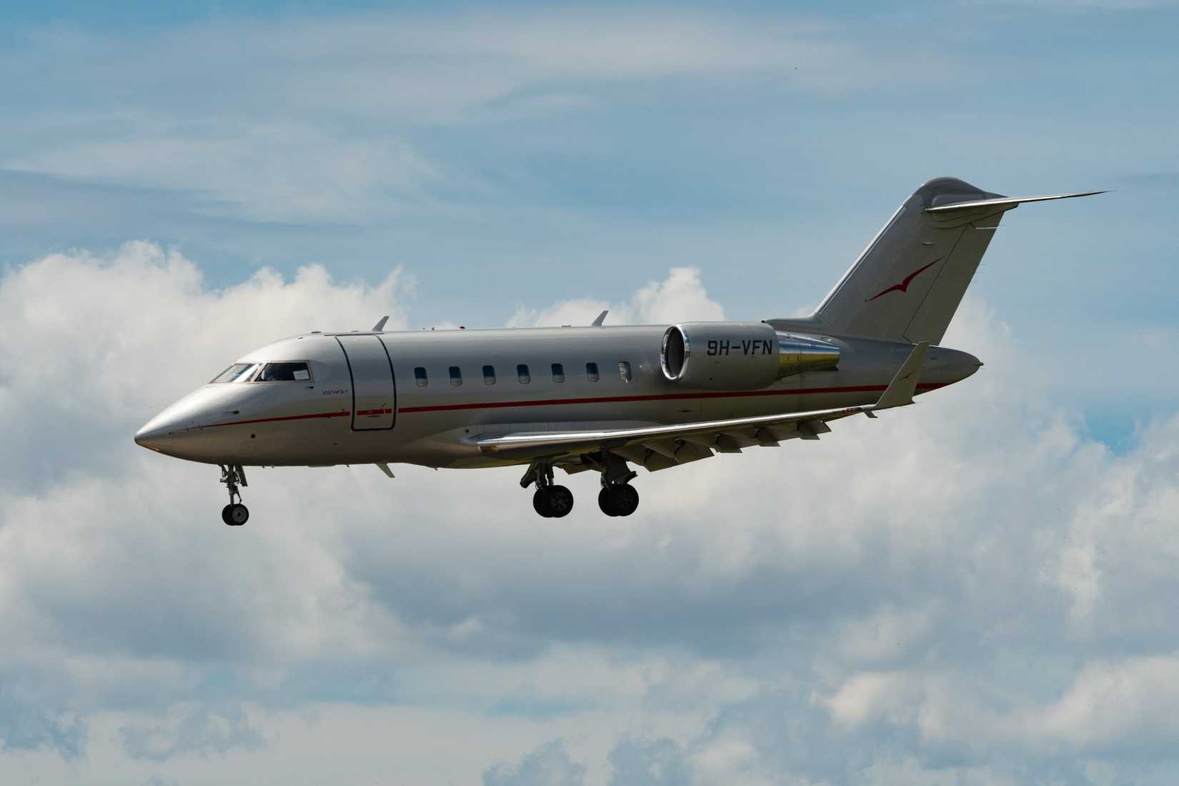 Vista Bombardier Challenger On Approach