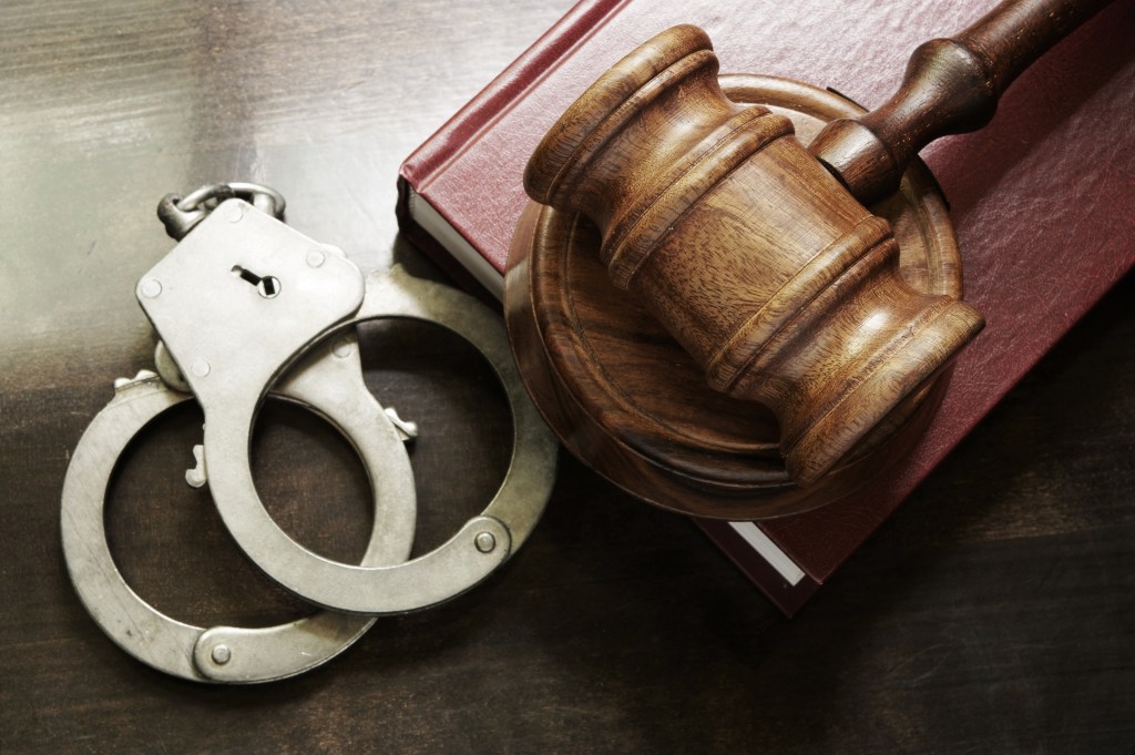 Rikers Island guards, NYC subway track worker took part in $3M check fraud scam: feds