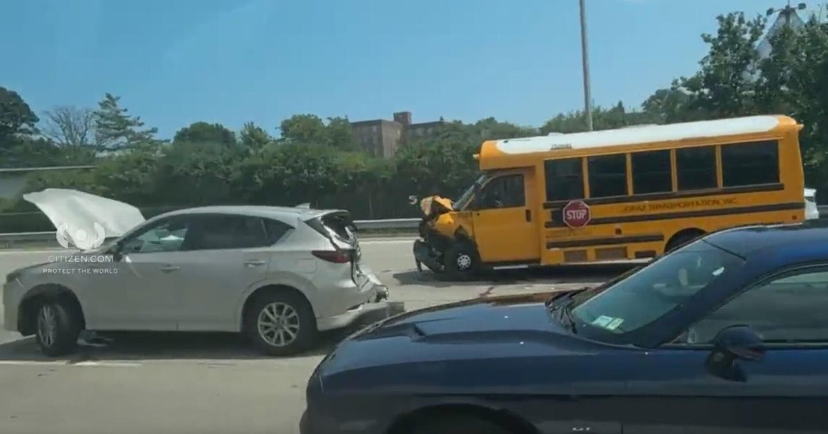 School bus crash on Staten Island sends 6 to the hospital