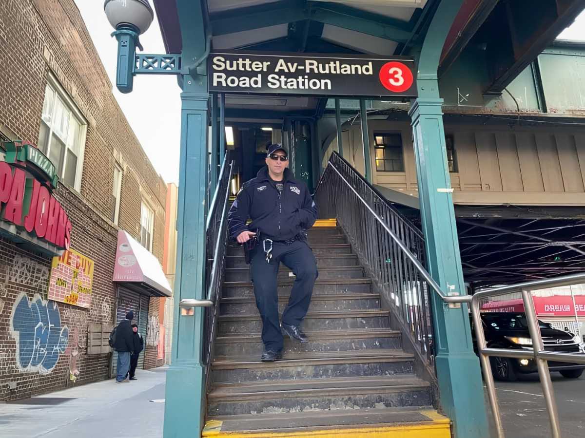 Brooklyn subway stabbing: Man attacks victim at random on staircase, cops say