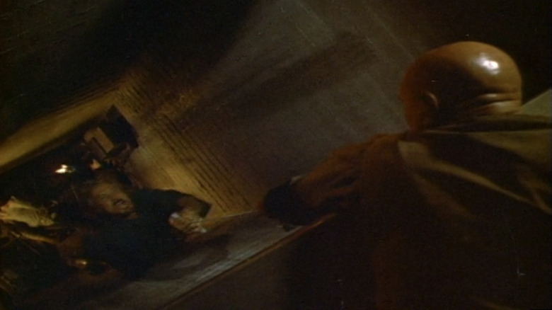 William Smith's Carrot dangles from a rope held by Yul Brynner's Carson in The Ultimate Warrior