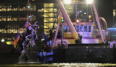 NYC sightseeing helicopter plunges into Hudson River, killing 6