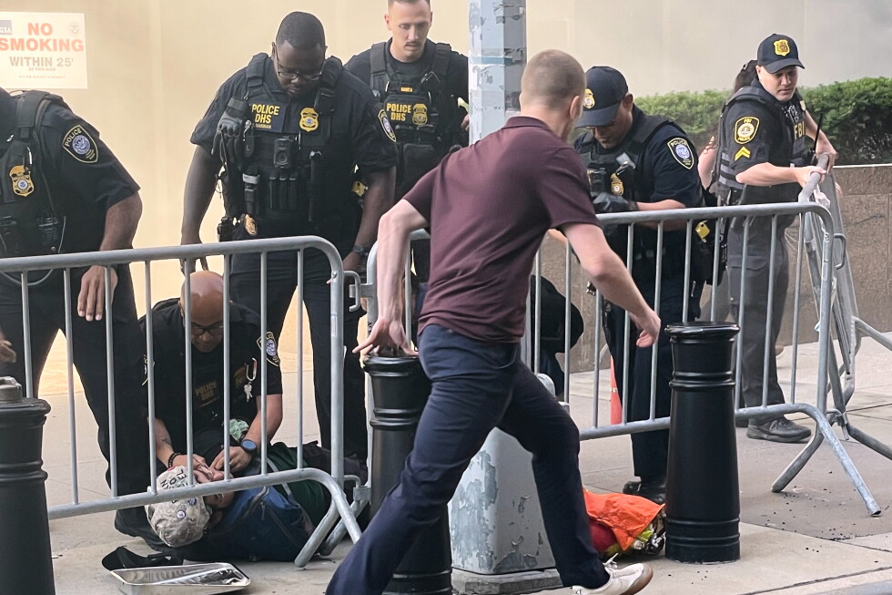 Arson charge for former Army soldier after Manhattan federal building attack