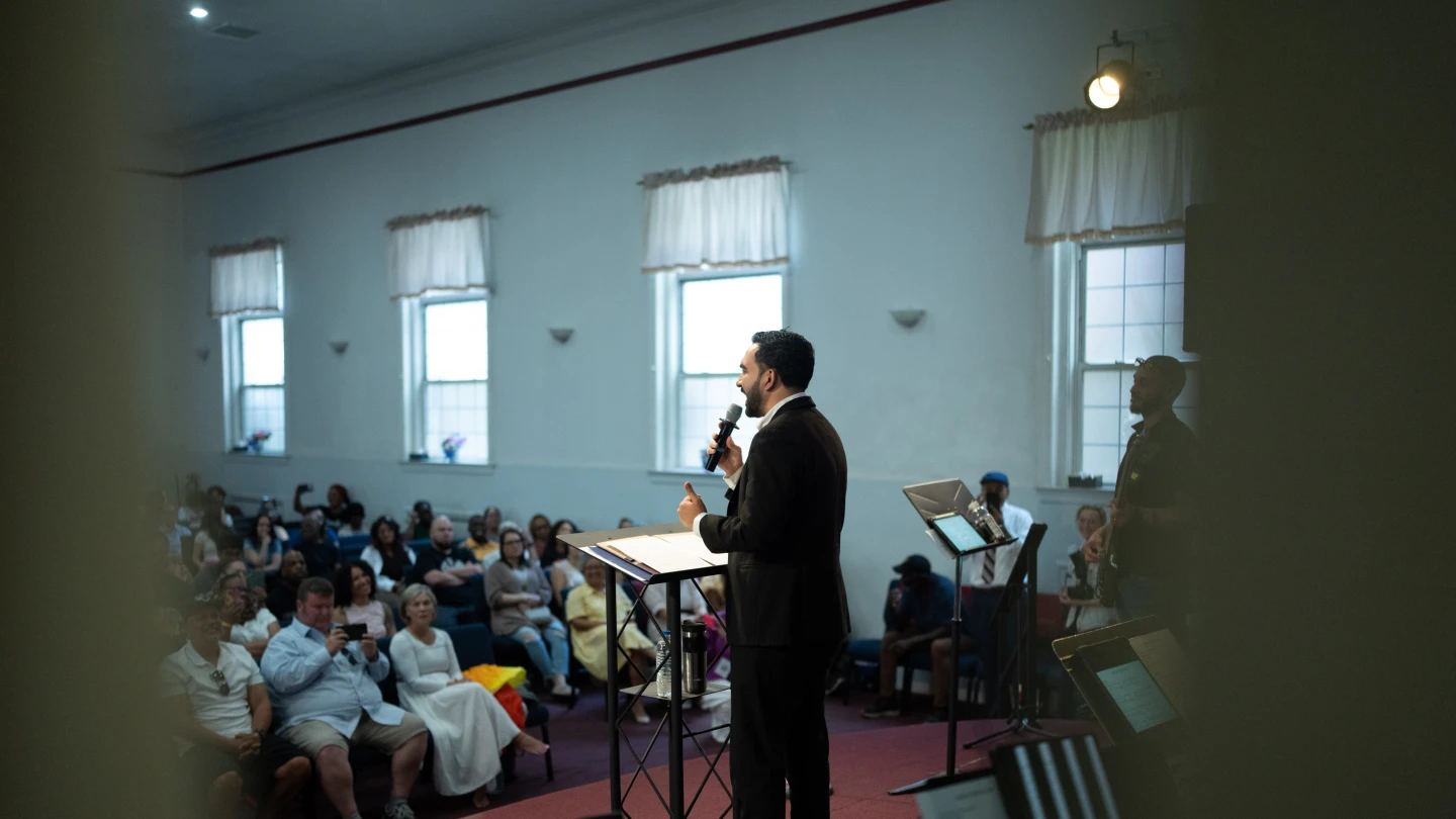 Mamdani 'didn't say much' when asked about Jew-hatred, says lone rabbi at mayor's event for Staten Island clergy - Israel & Jewish News