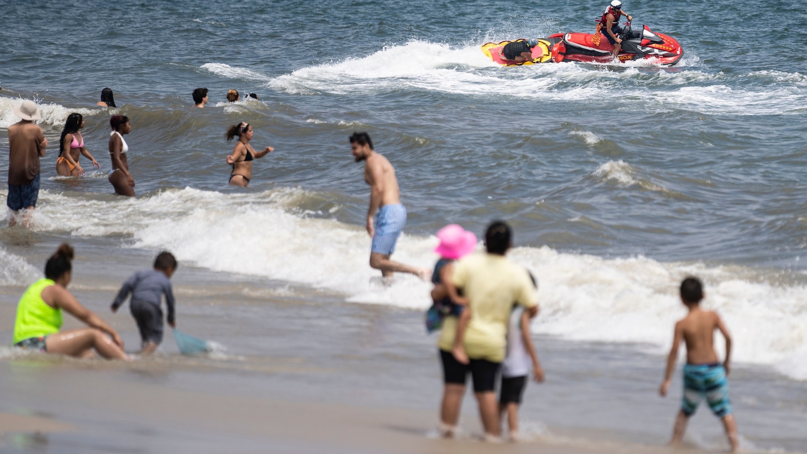 Swimmer bitten on the foot at New York City beach in a suspected shark attack