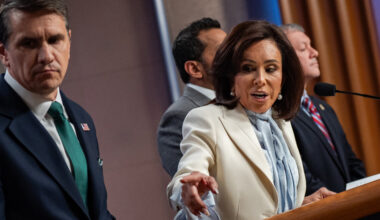 Live Updates: Trump Is Said to Meet With Pirro After Saying She ‘Choked’ in Reflecting Pool Case