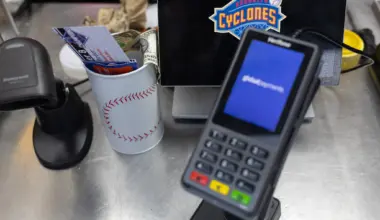 Workers selling concessions at a Brooklyn Cyclones game set up a tip jar, Aug. 1, 2026 Credit: Ben Fractenberg/The City Reporter