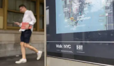 A Walk NYC kiosk provided pedestrians with a map of Lower Manhattan, Aug. 3, 2026. Credit: Ben Fractenberg/The City Reporter