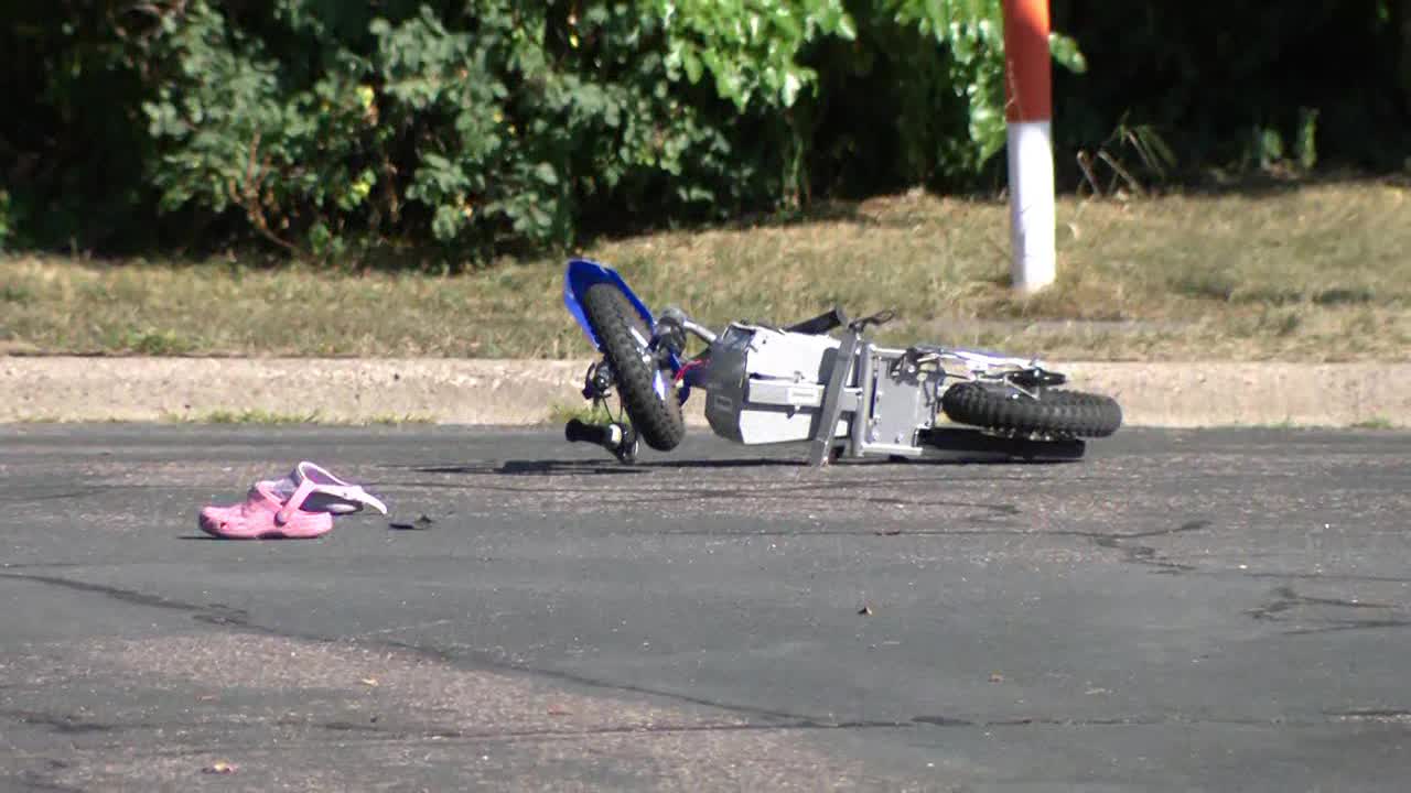 2 young girls hurt in Brooklyn Center crash