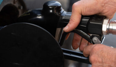 Oil Prices Climb and Stocks Dip on Stalemate in Iran War