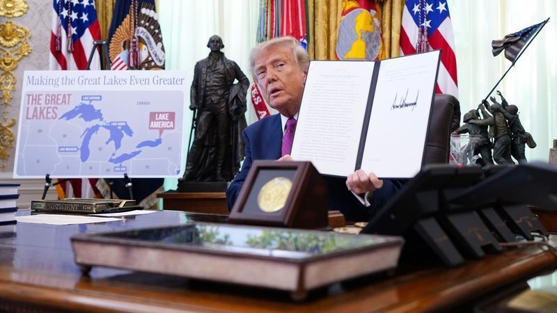 {p}President Donald Trump displays a signed executive order during an event in the Oval Office of the White House, August 27, 2026 in Washington (Andrew Harnik/Getty Images{/p}