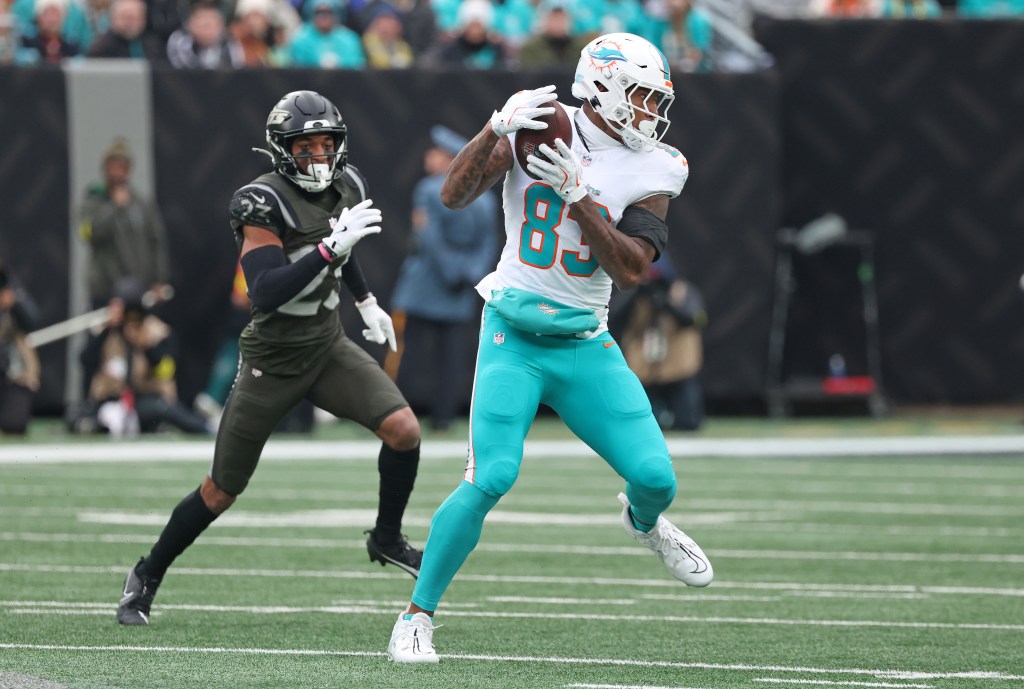 Miami Dolphins tight end Darren Waller #83 completes a reception during the first quarter.