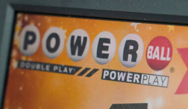 Powerball jackpot rises to $975M after Monday night's drawing ends without a big winner